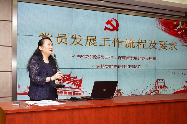 主讲.jpg
